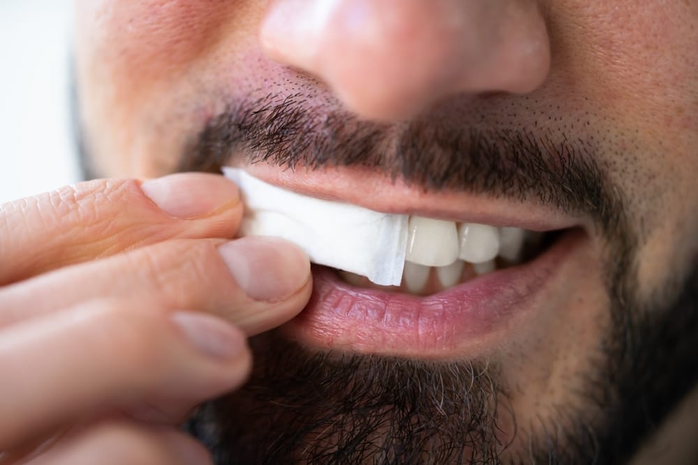 How Oral Nicotine Pouches Hide Gum Disease: Warning Signs